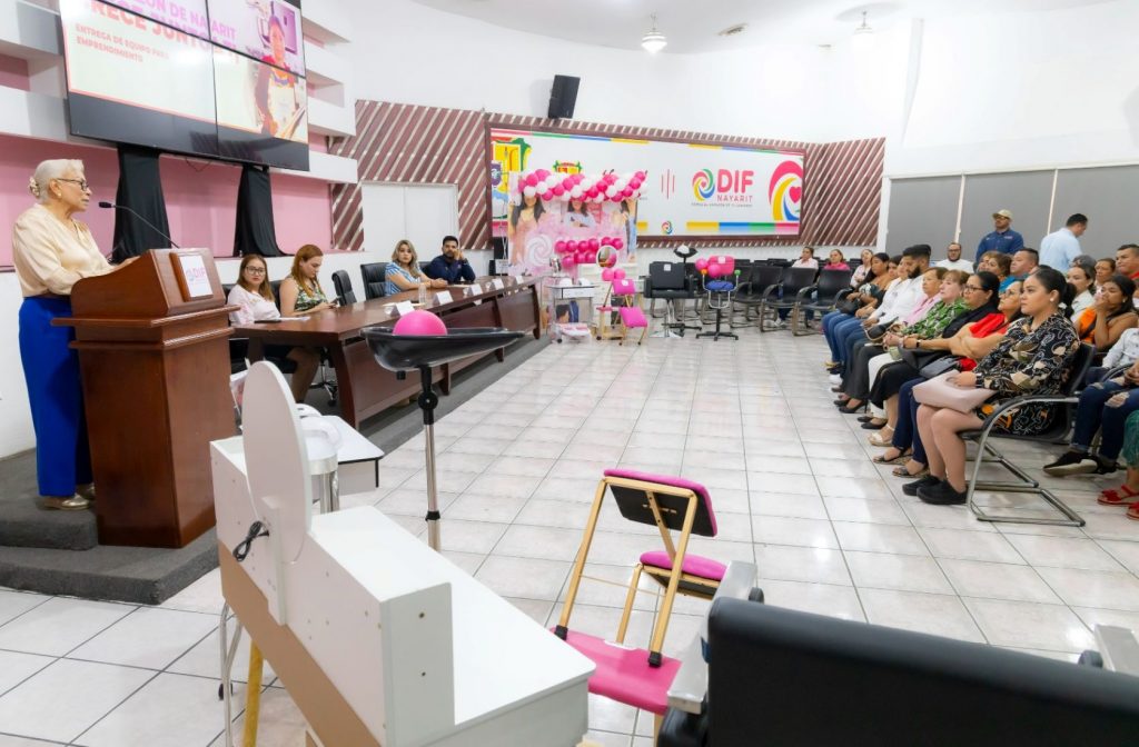 Impulsa Beatriz Estrada el emprendimiento de 150 familias.