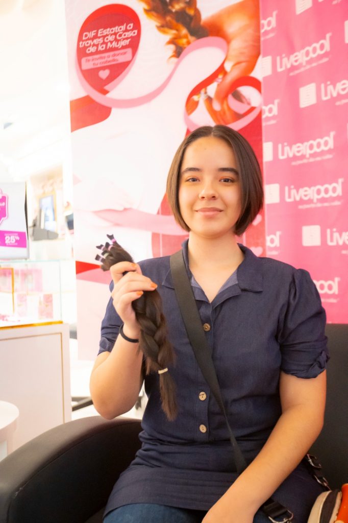 ¿Sabías que tu generosidad puede ayudar a que más mujeres y niñas se miren al espejo con fuerza, dignidad y alegría?