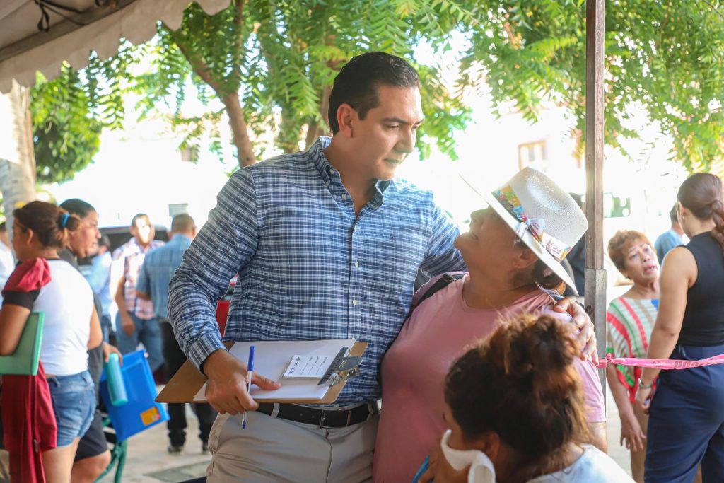 Héctor Santana encabezó la Audiencia Ciudadana no. 39 en Valle de Banderas