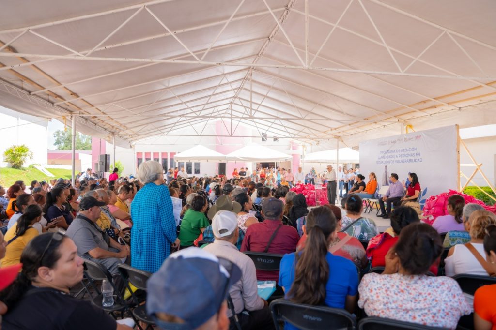 Familias en situación de vulnerabilidad agradecen a Beatriz Estrada por la entrega de dotaciones alimentarias
