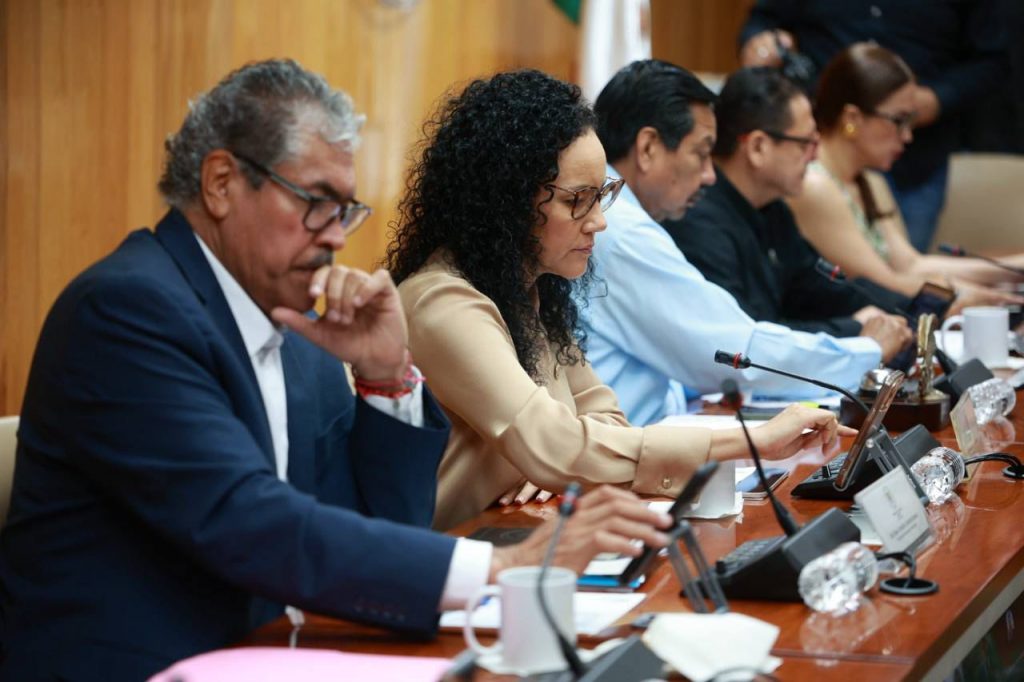 Elige Diputación Permanente integrantes de la Mesa Directiva