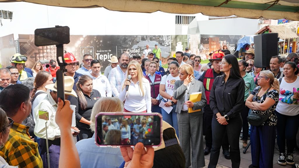 Respalda el gobernador Miguel Ángel Navarro Quintero a locatarios del Mercado Juan Escutia tras el incendio