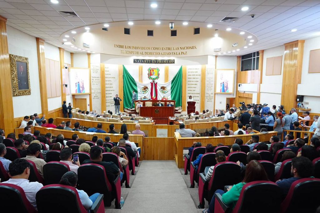 Comparecen ante Congreso titulares de Educación y Salud