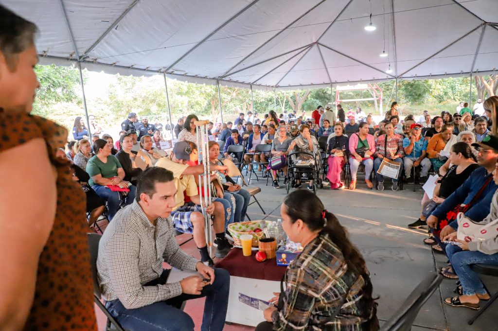 Héctor Santana encabezó la Audiencia Ciudadana número 54 en Palma Real