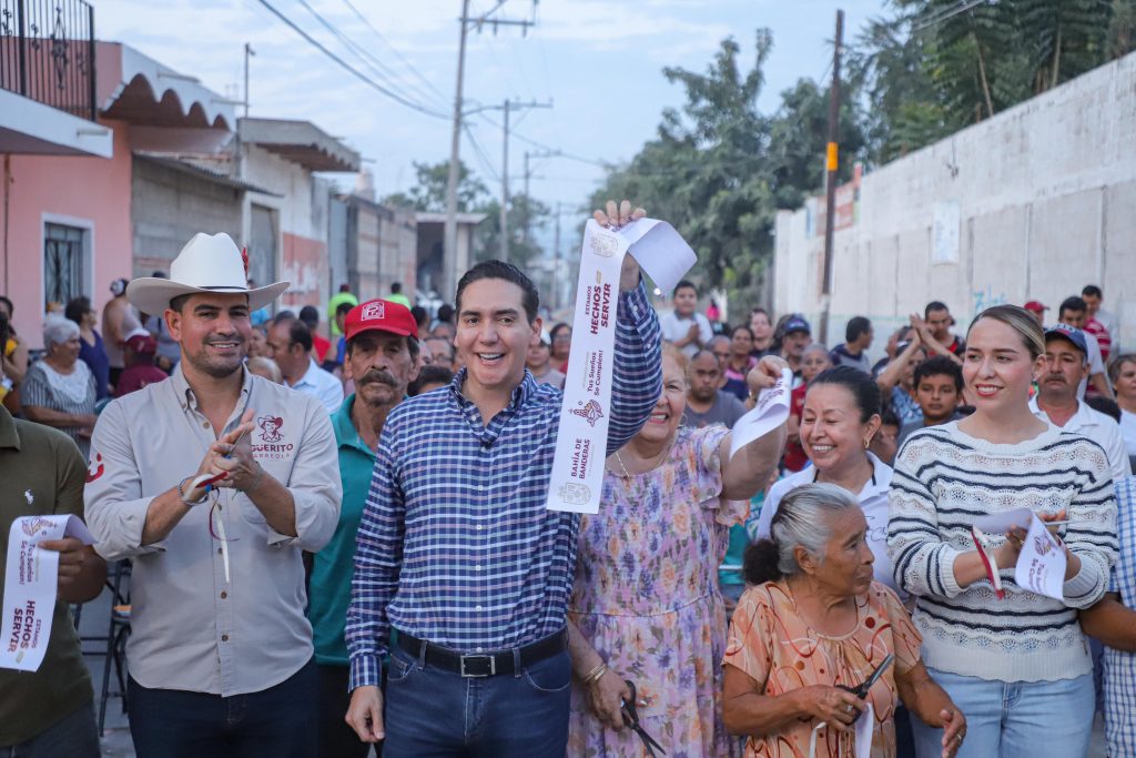 Héctor Santana entrega la primera etapa de la Calle Benito Juárez en El Porvenir
