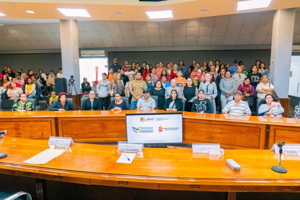 Con apoyos económicos, impulsa Beatriz Estrada el bienestar de las familias que más lo necesitan