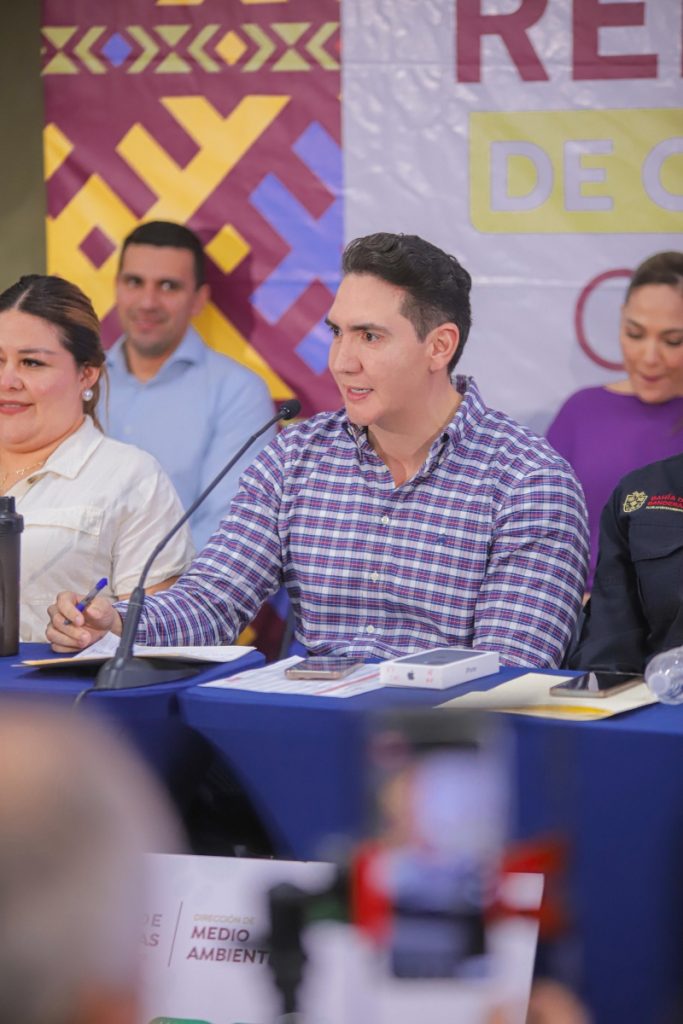 Héctor Santana pone en marcha el Centro de Inteligencia que refuerza la seguridad en Bahía de Banderas