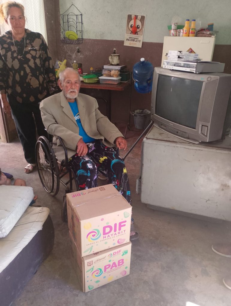 ENTREGA BEATRIZ ESTRADA MARTÍNEZ APOYOS A PERSONA DE LA TERCERA EDAD