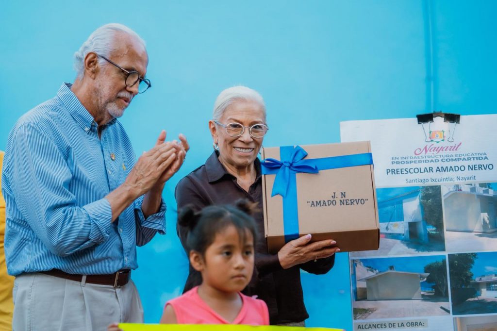 Impulsan Miguel Ángel Navarro y Beatriz Estrada mejores espacios para la niñez en Santiago Ixcuintla