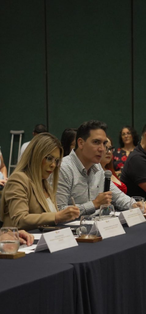 Héctor Santana reafirma compromiso con la seguridad en Bahía de Banderas
