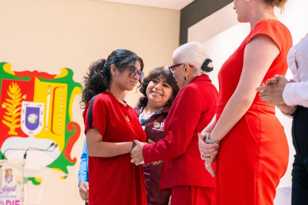 Mejora Beatriz Estrada la salud visual de las y los nayaritas