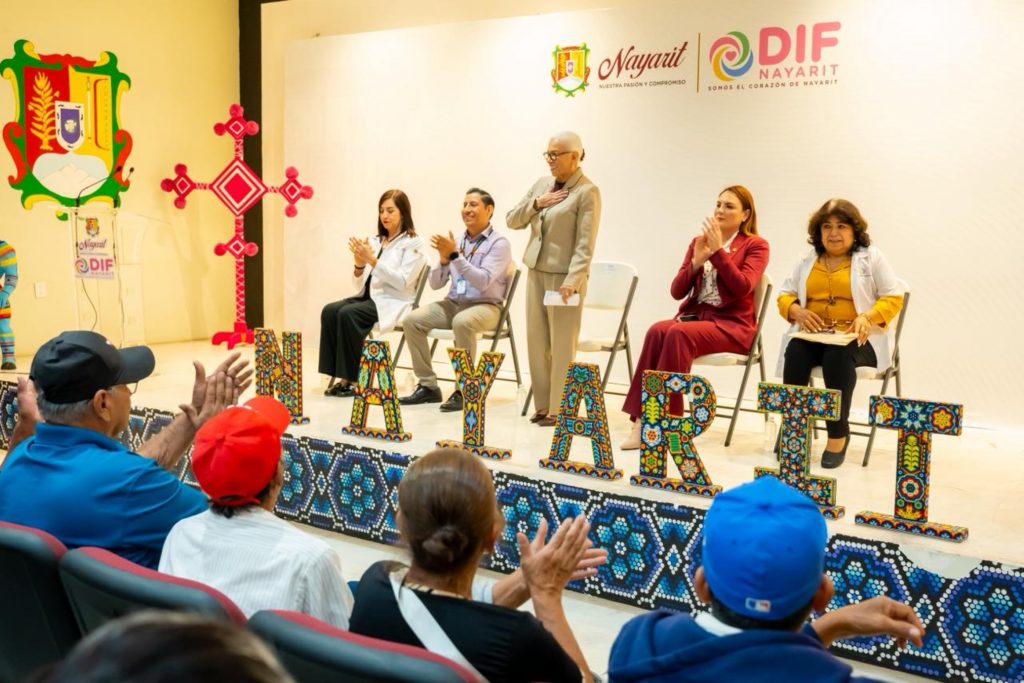 Beatriz Estrada impulsa el bienestar de los adultos mayores con la entrega de prótesis dentales