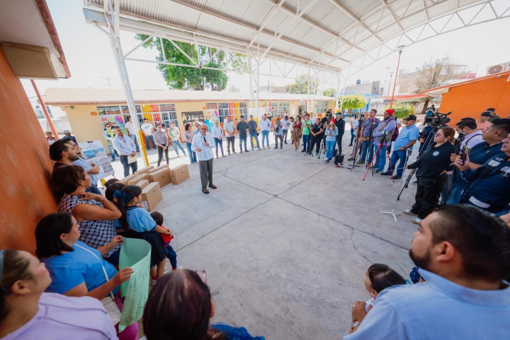 Supervisa Miguel Ángel Navarro obras en la primaria José Santos Godínez en Tepic