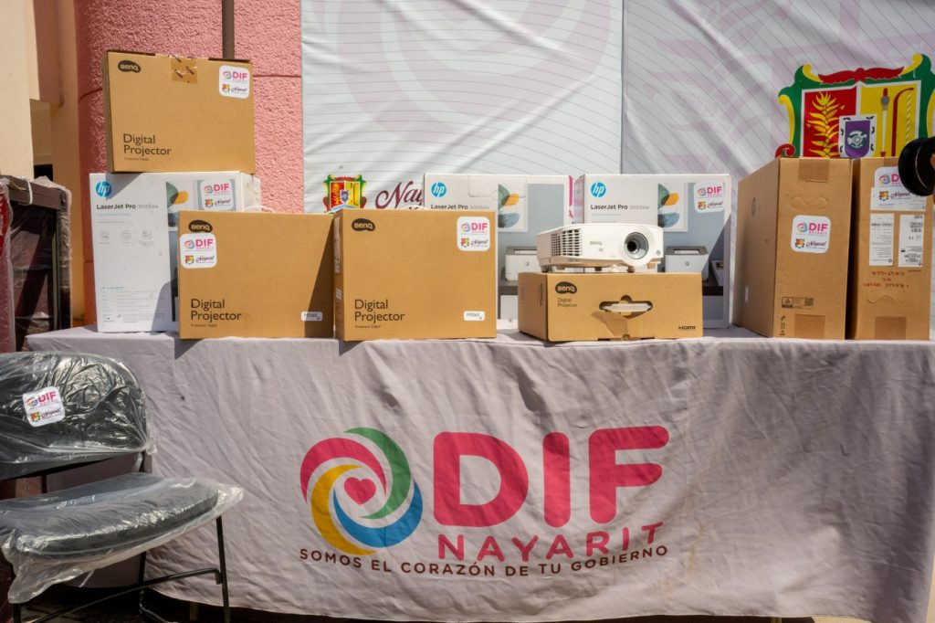 Con la entrega de apoyos, Beatriz Estrada devuelve esperanza a quienes más lo necesitan