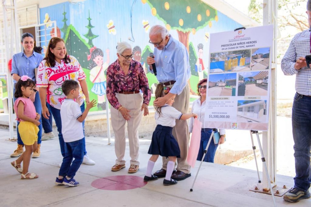 Miguel Ángel Navarro y Beatriz Estrada inician rehabilitación en el preescolar Niños Héroes
