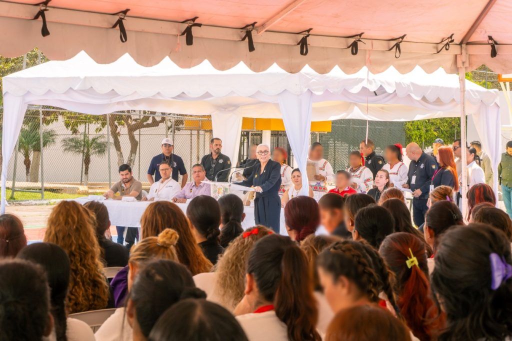 Beatriz Estrada fortalece la identidad de personas privadas de la libertad