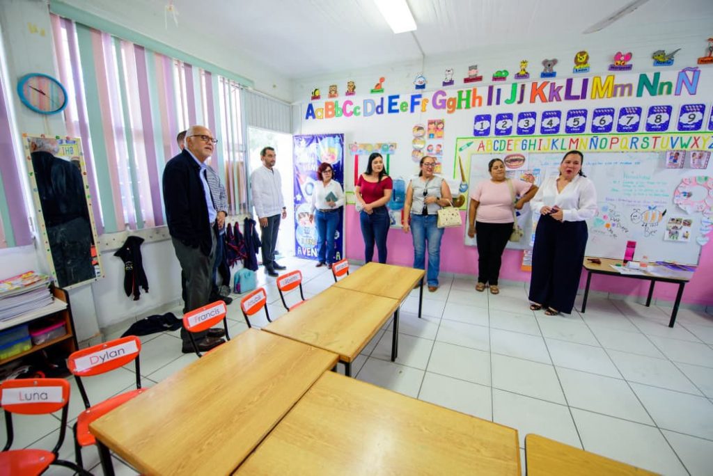 Navarro Quintero visita preescolar Promotoras Sociales y constata mejoras en el plantel
