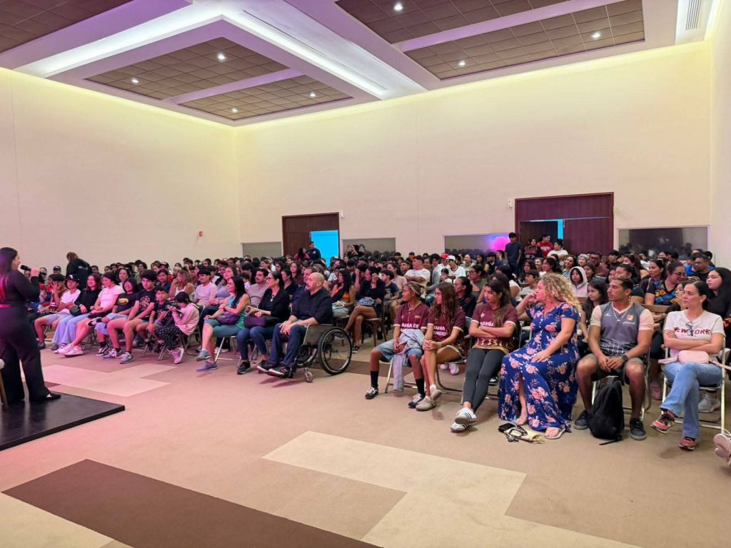 Héctor Santana impulsa la preparación integral de jóvenes deportistas con el taller “Mentalidad de Podium”