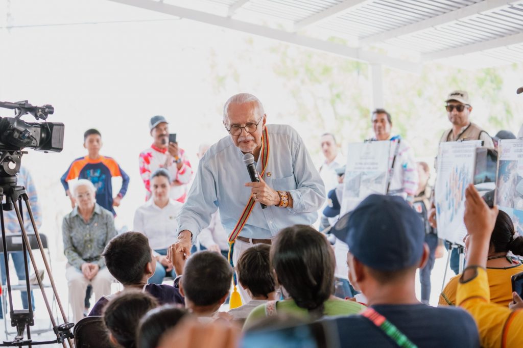 Miguel Ángel Navarro y Beatriz Estrada cumplen compromisos y fortalecen el bienestar en Colorado de la Mora