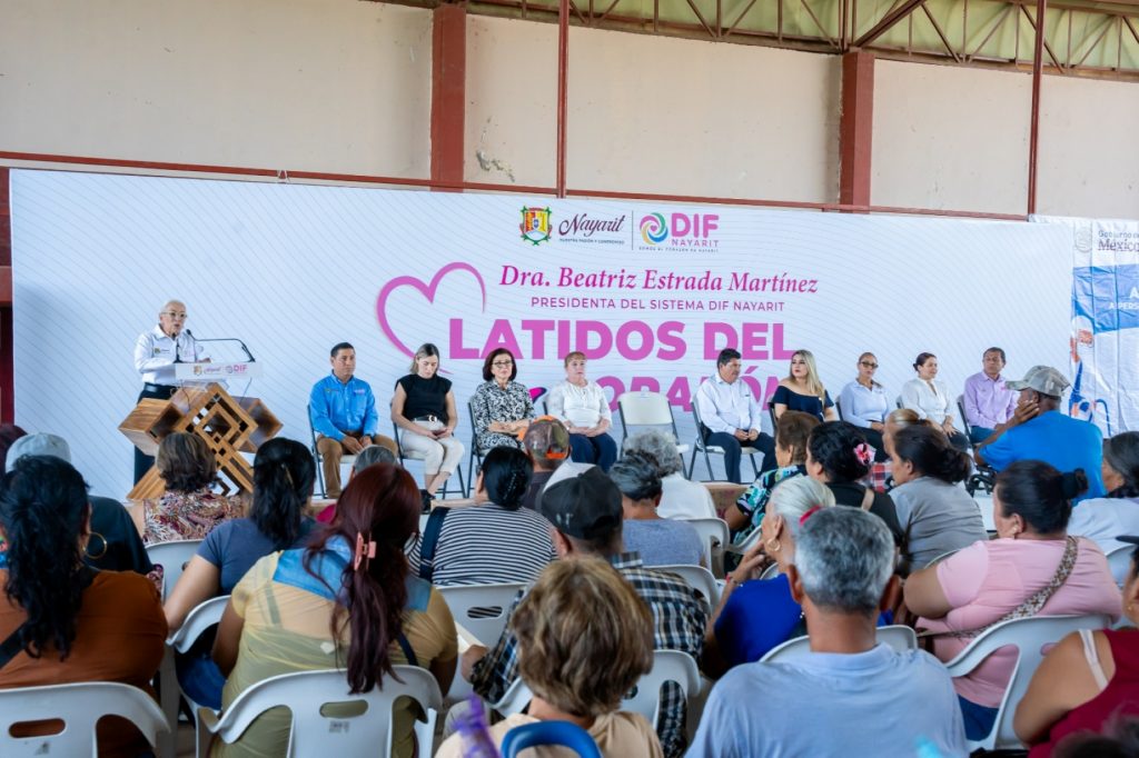 Beatriz Estrada acerca bienestar y esperanza a familias de Ahuacatlán con la gira Latidos del Corazón