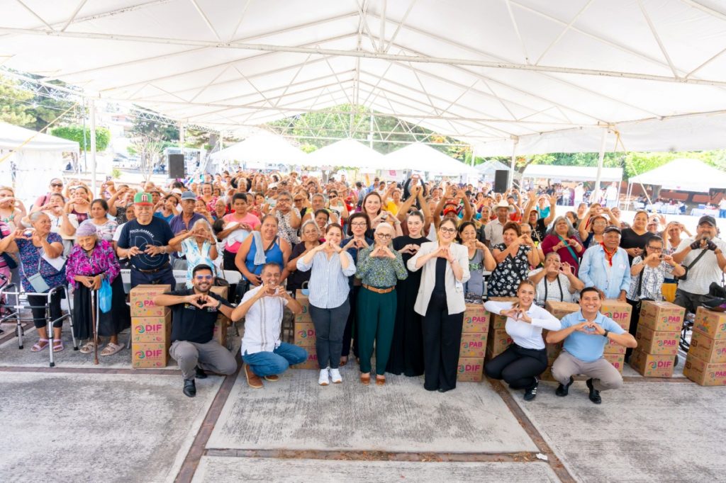Beatriz Estrada lleva servicios y cercanía a familias de la colonia Morelos