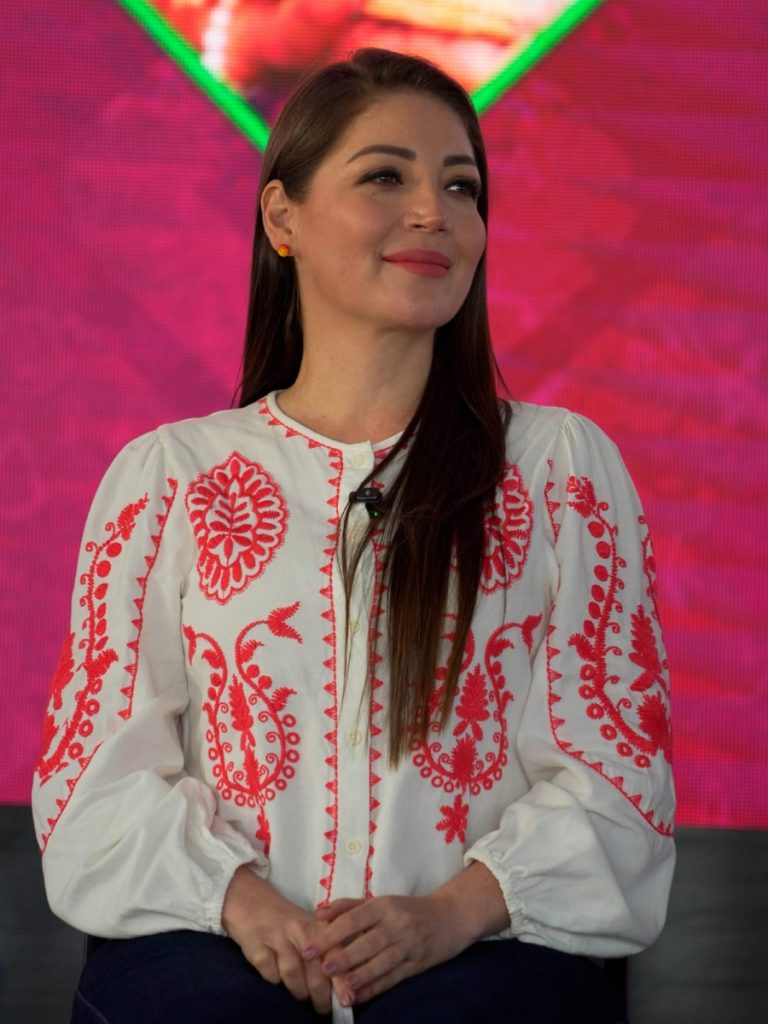 JASMÍN BUGARÍN LLEVA SU MENSAJE A LA MESETA DE JALA
