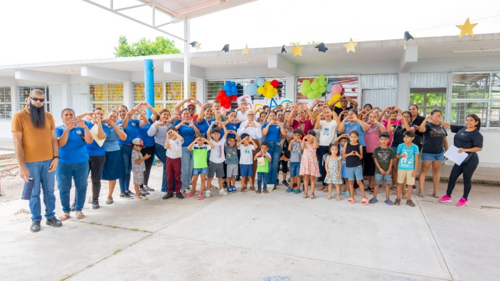 Gobierno del Estado con respaldo del DIF Nayarit, mejoran las condiciones en que estudian niñas y niños de San Felipe Aztatán