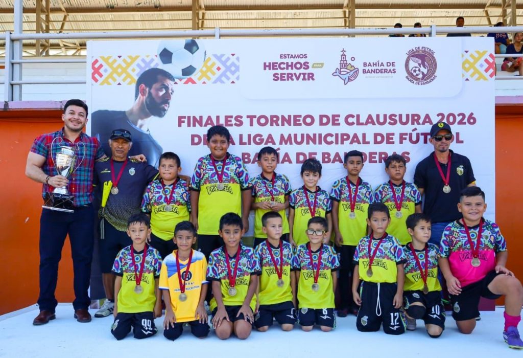 Israel Santillán refrenda su compromiso con el deporte en las finales de la Liga Municipal de Fútbol