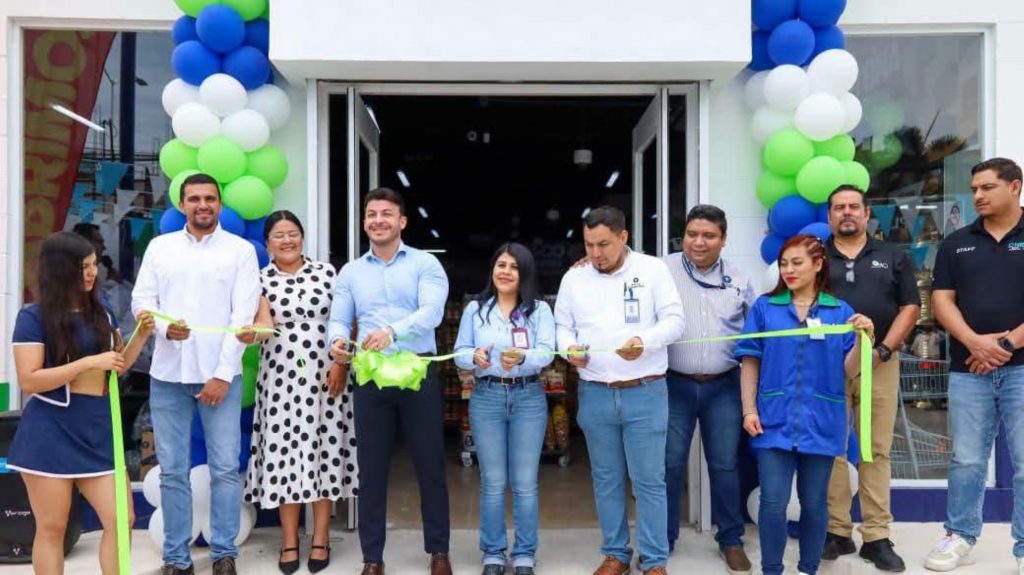 Acompaña Israel Santillán la apertura de la nueva sucursal de CarneMart en Bucerías