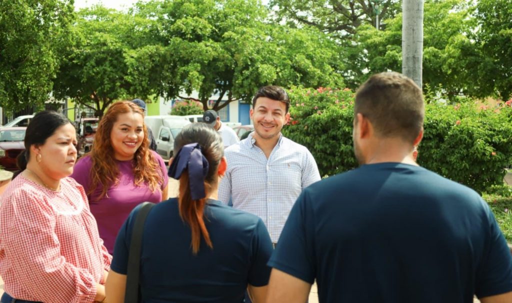 Israel Santillán fortalece el diálogo ciudadano con vecinos de Valle Dorado