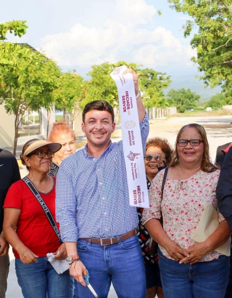 Gobierno de Bahía de Banderas entrega histórica obra de acceso al CECyTEN de San Juan de Abajo