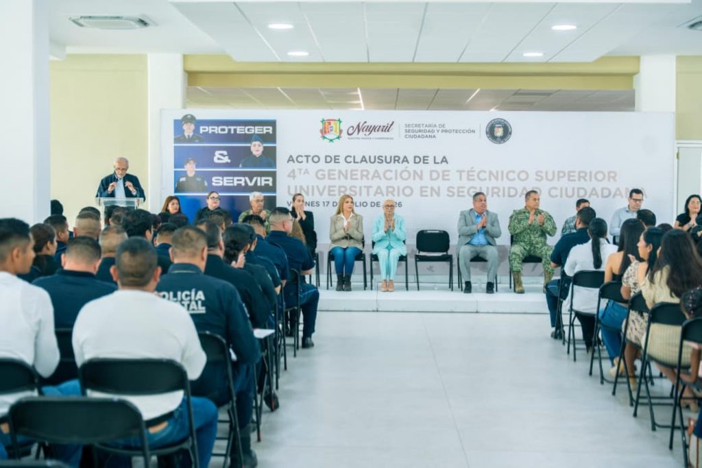 Miguel Ángel Navarro y Beatriz Estrada encabezan la graduación de nuevos profesionales de la seguridad y reconocen la labor del Sistema Penitenciario