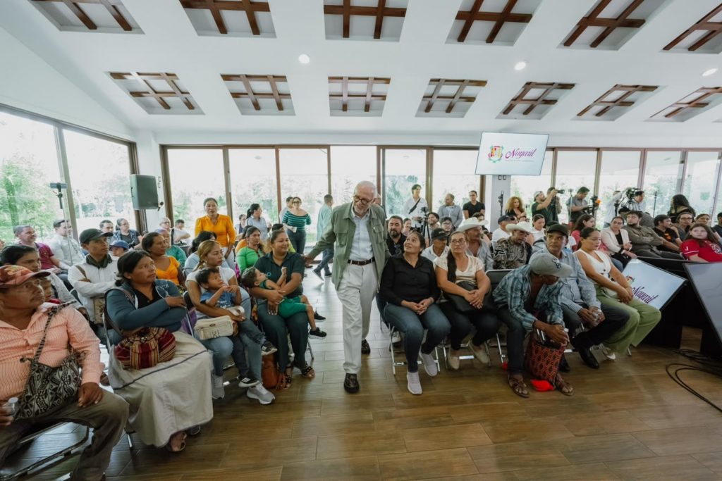Miguel Ángel Navarro entrega más de 3.3 millones de pesos en financiamientos para emprendedoras, jóvenes y familias