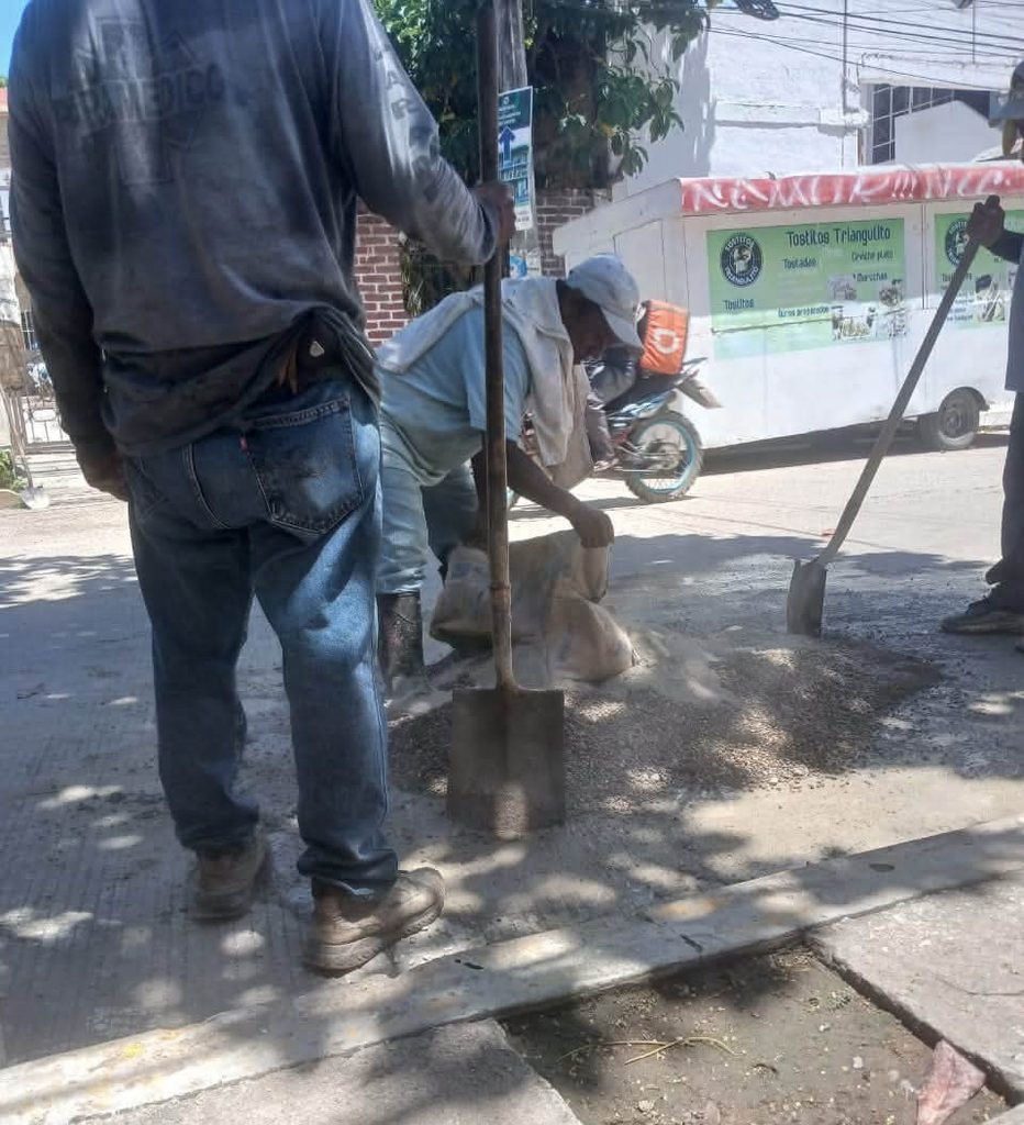 Jesús Mejía continúa atendiendo excavaciones por trabajos de drenaje en Mezcales