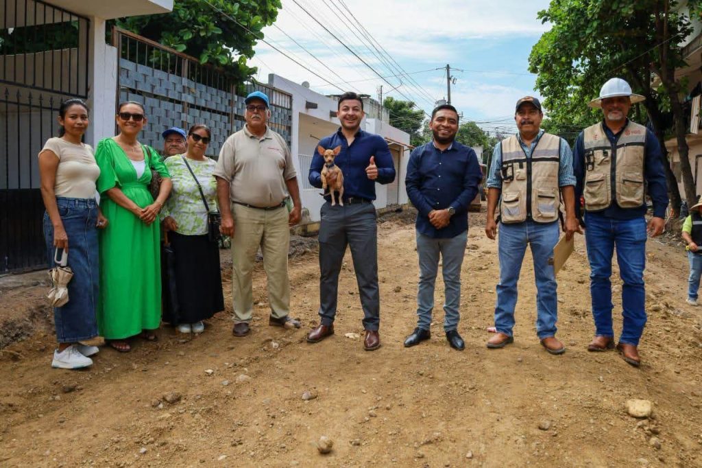Supervisa Israel Santillán avance de obra en la calle Simeón de Mezcales
